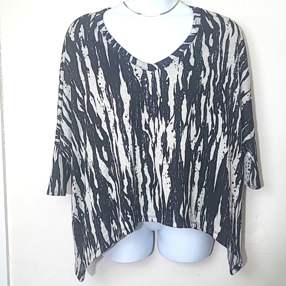 Top Black tan abstract print v neck dolman long sleeve shark bite stretch XL